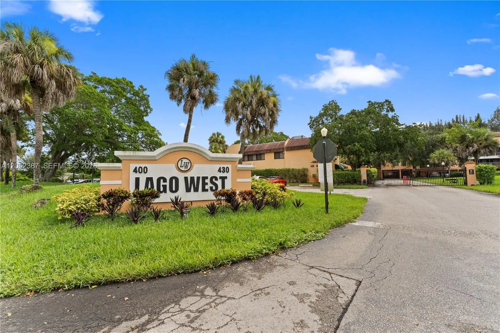 2 bedroom 2 bath Residential Lease for rent at 430 Commodore Dr # 310, Plantation FL 33325