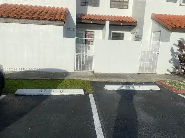 2 bedroom 3 bath Residential Lease for rent at 6221 SW 138th Ct # D, Miami FL 33183