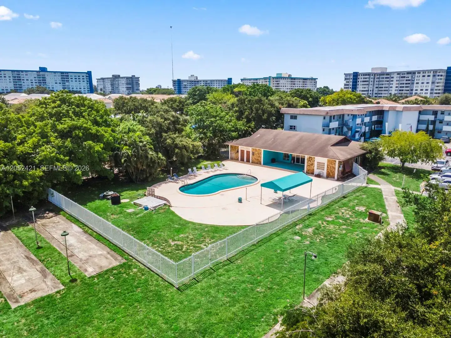 2 bedroom 2 bath Residential for sale at 1400 Tallwood Ave # 107, Hollywood FL 33021