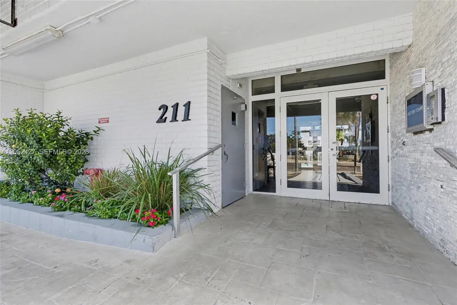 2 bedroom 2 bath Residential for sale at 211 S Ocean Dr # 205, Hollywood FL 33019
