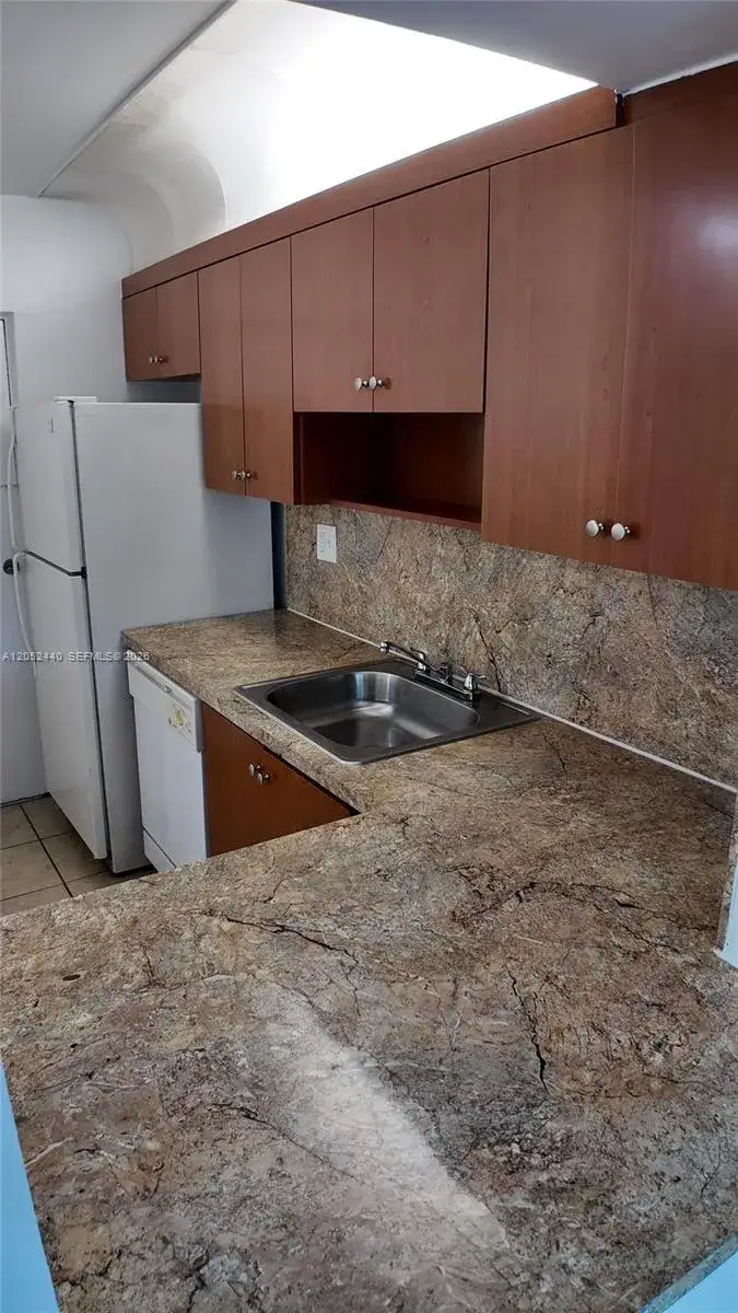 2 bedroom 1 bath Residential Lease for rent at 11140 SW 196th St # 408, Cutler Bay FL 33157