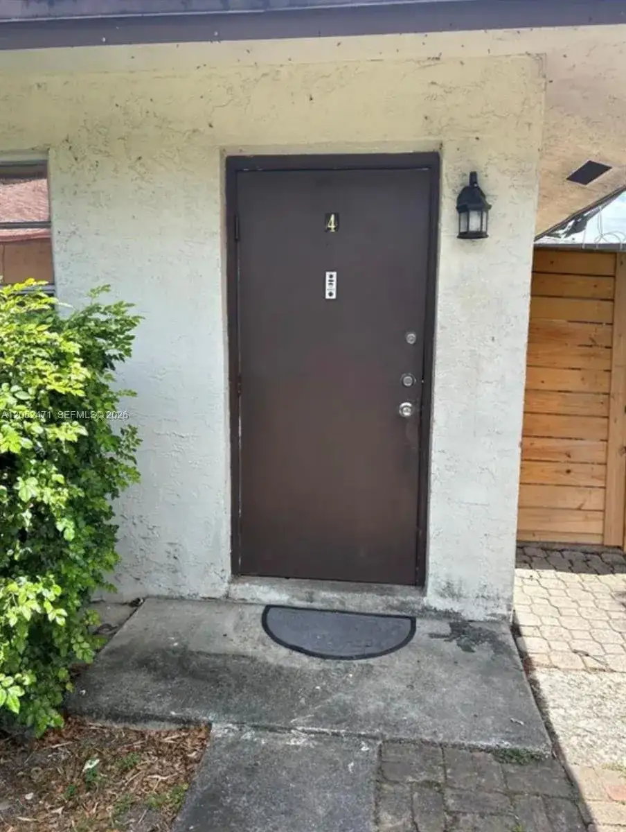 1 bedroom 1 bath Residential Lease for rent at 3109 NW 2nd Ter # 156, Pompano Beach FL 33064