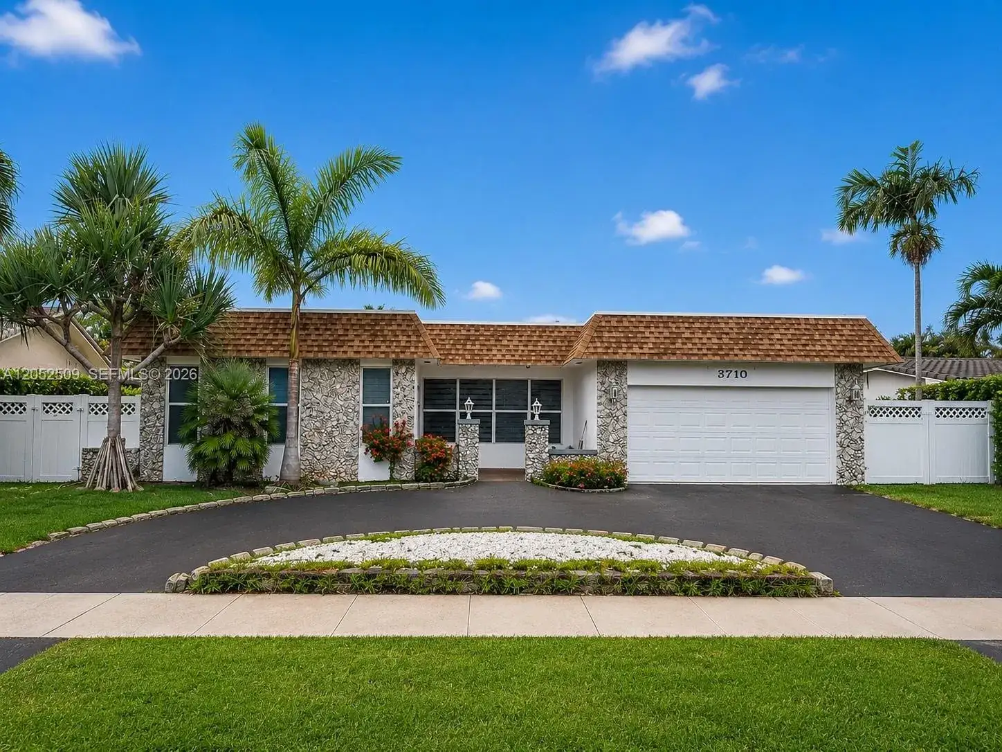 4 bedroom 3 bath Residential for sale at 3710 N 54th Ave, Hollywood FL 33021
