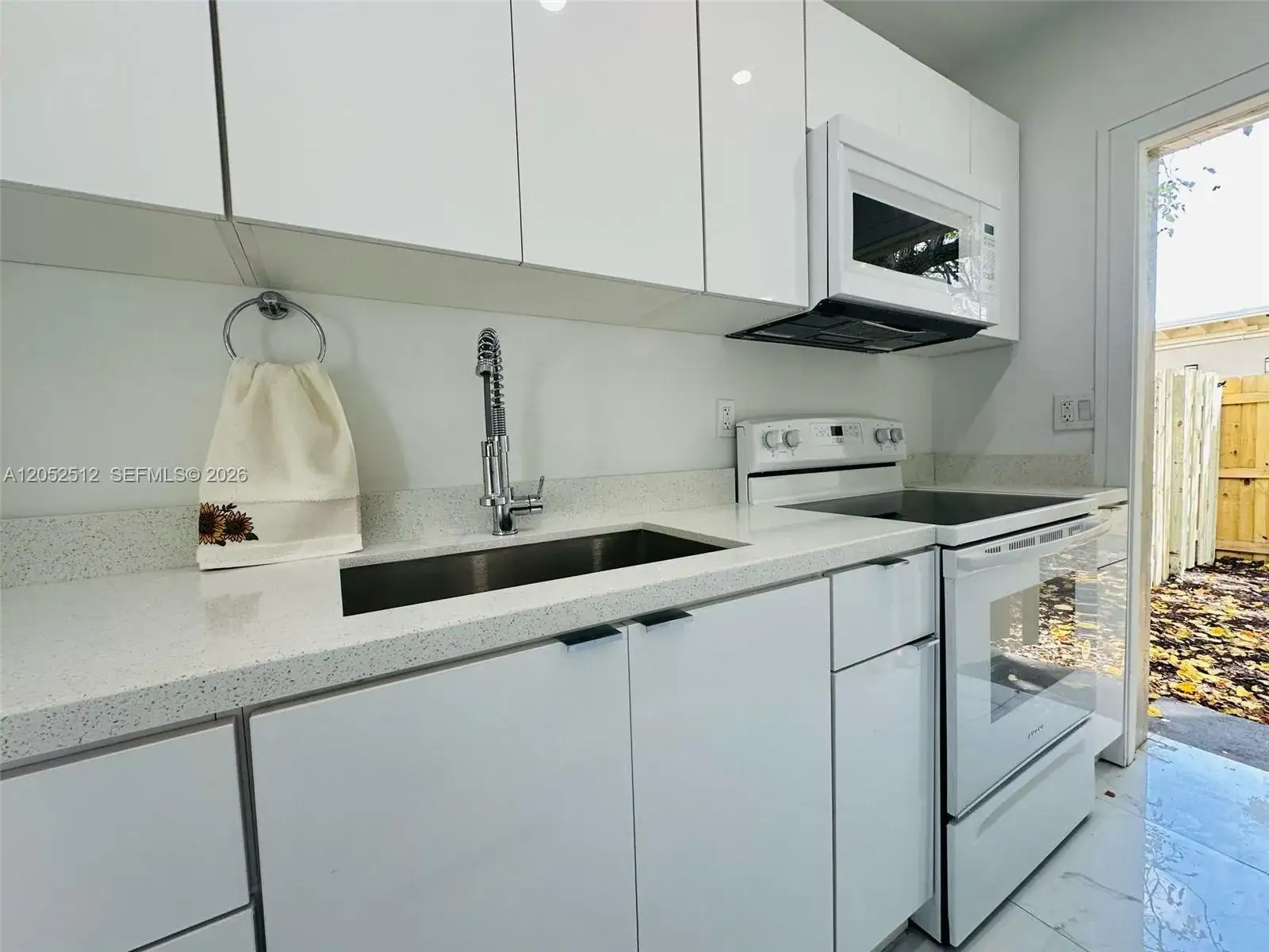 1 bedroom 1 bath Residential Lease for rent at 407 SE 14th Ct # 1, Fort Lauderdale FL 33316