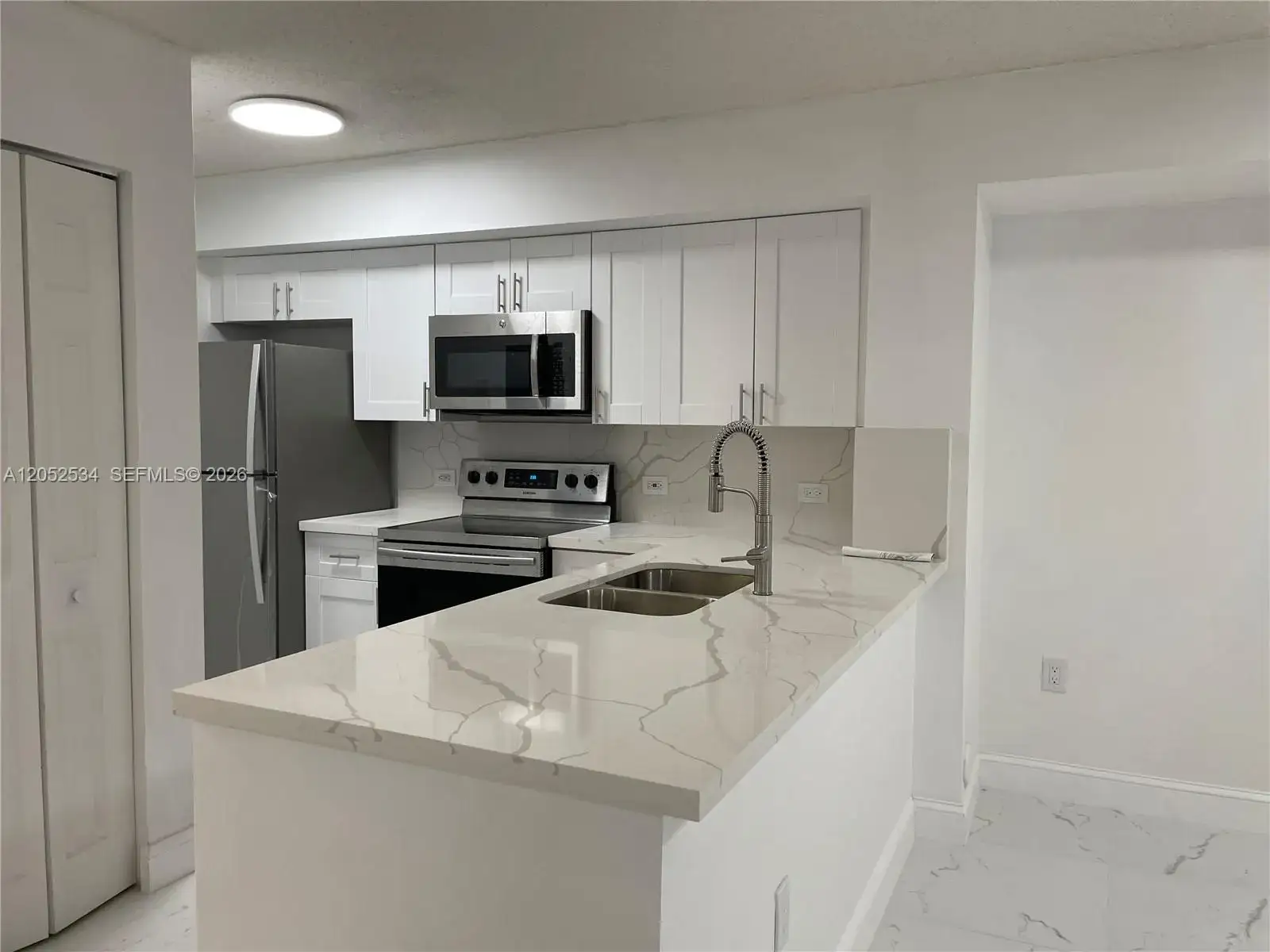 2 bedroom 1 bath Residential Lease for rent at 720 SW 111th Ave # 101, Pembroke Pines FL 33025