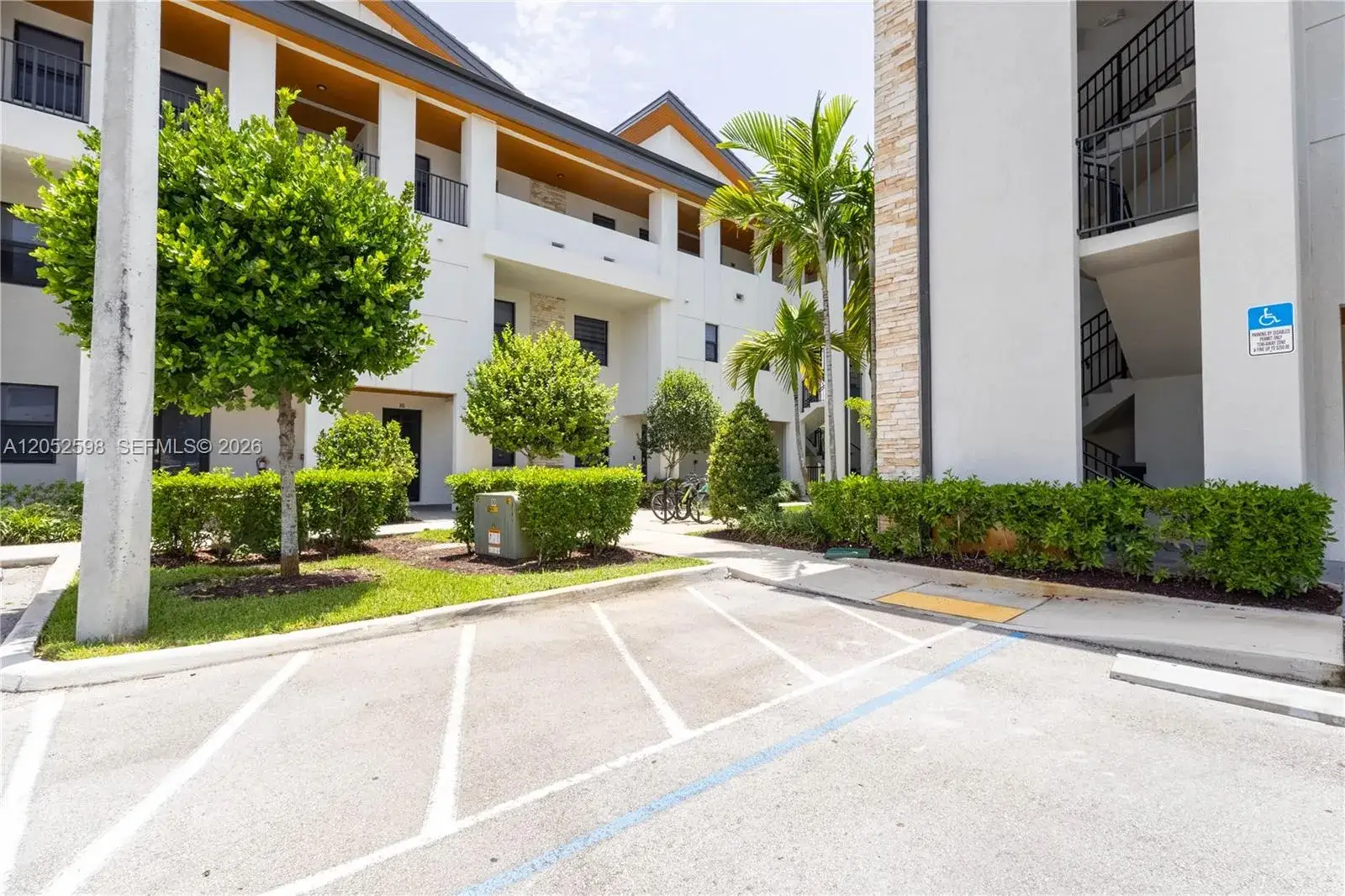 3 bedroom 2 bath Residential for sale at 10407 NW 82nd St # 12, Doral FL 33178