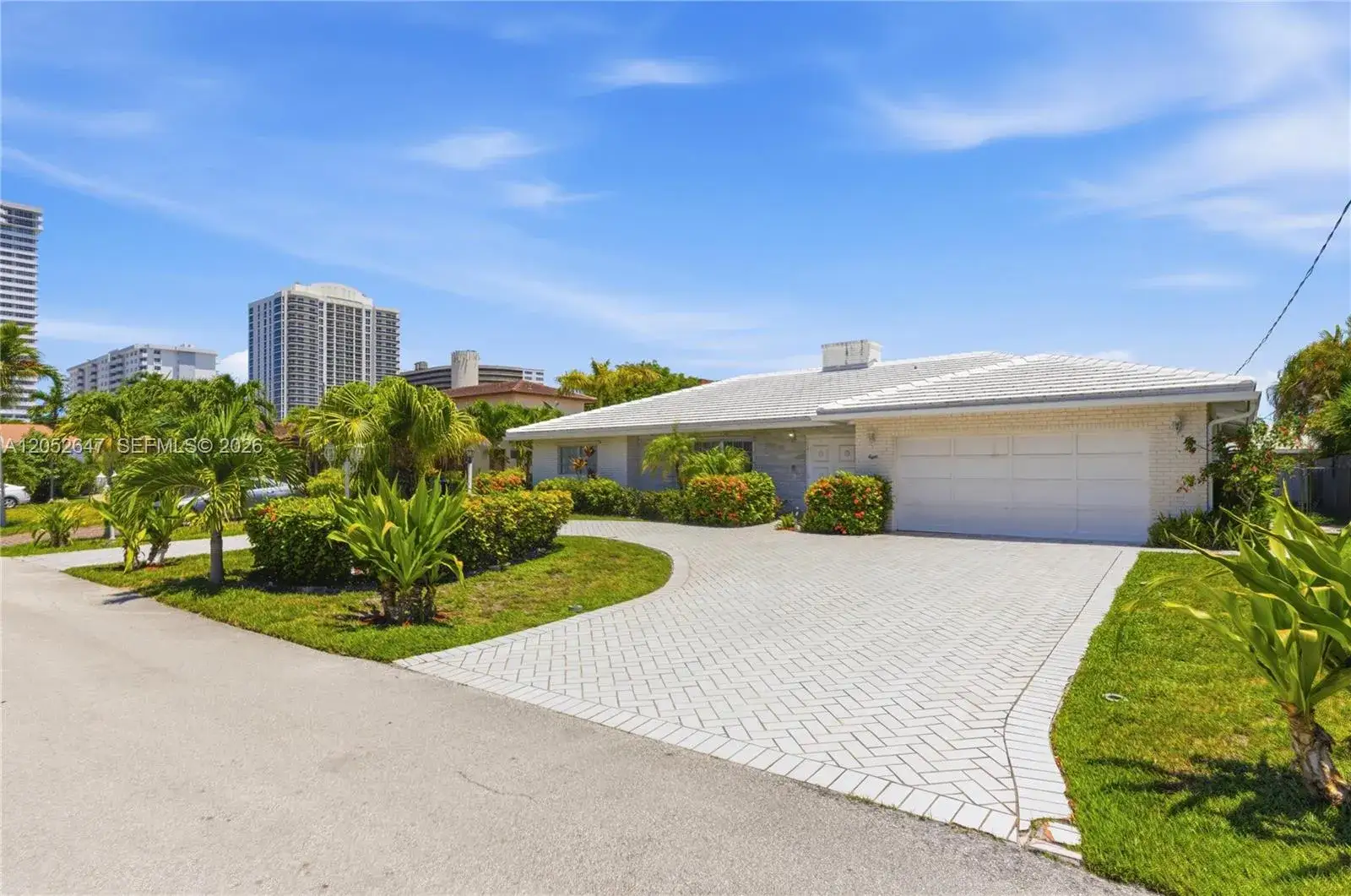 4 bedroom 3 bath Residential for sale at 8 Castle Harbor Is, Fort Lauderdale FL 33308
