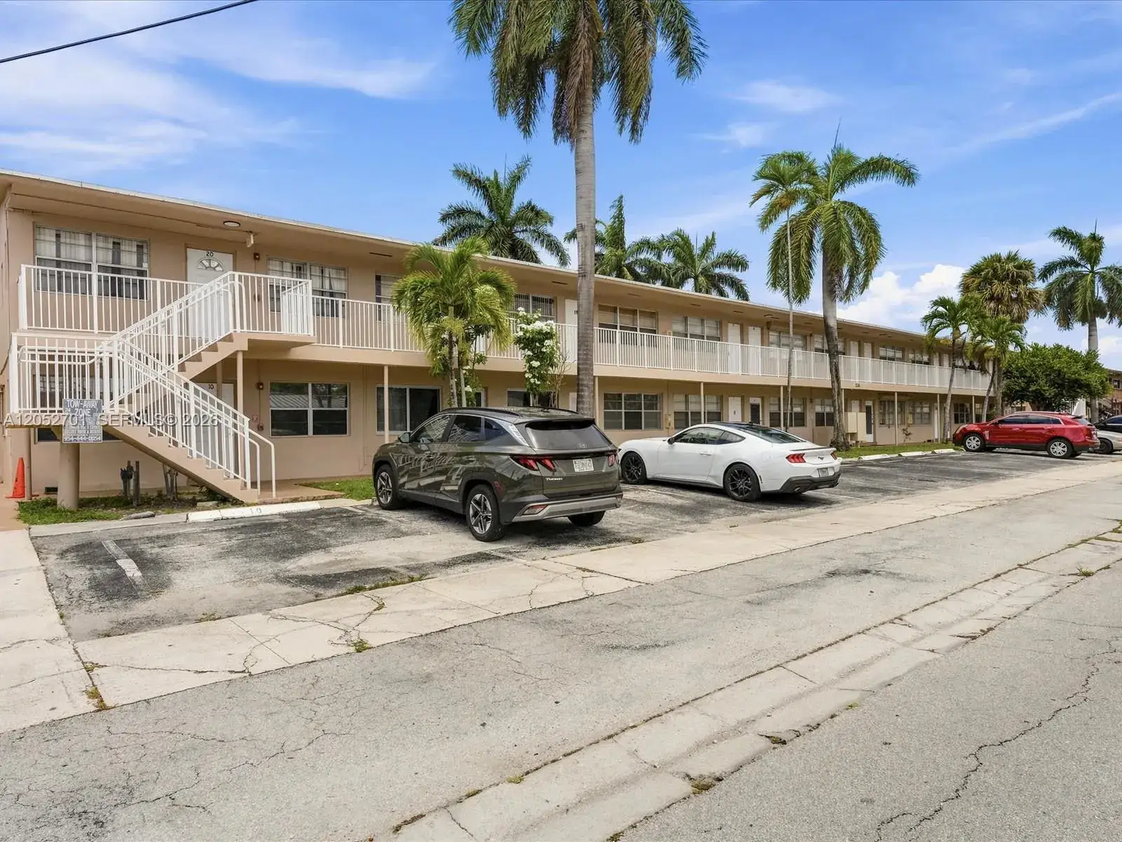 1 bedroom 1 bath Residential Lease for rent at 230 SW 11th Ave # 8, Hallandale Beach FL 33009