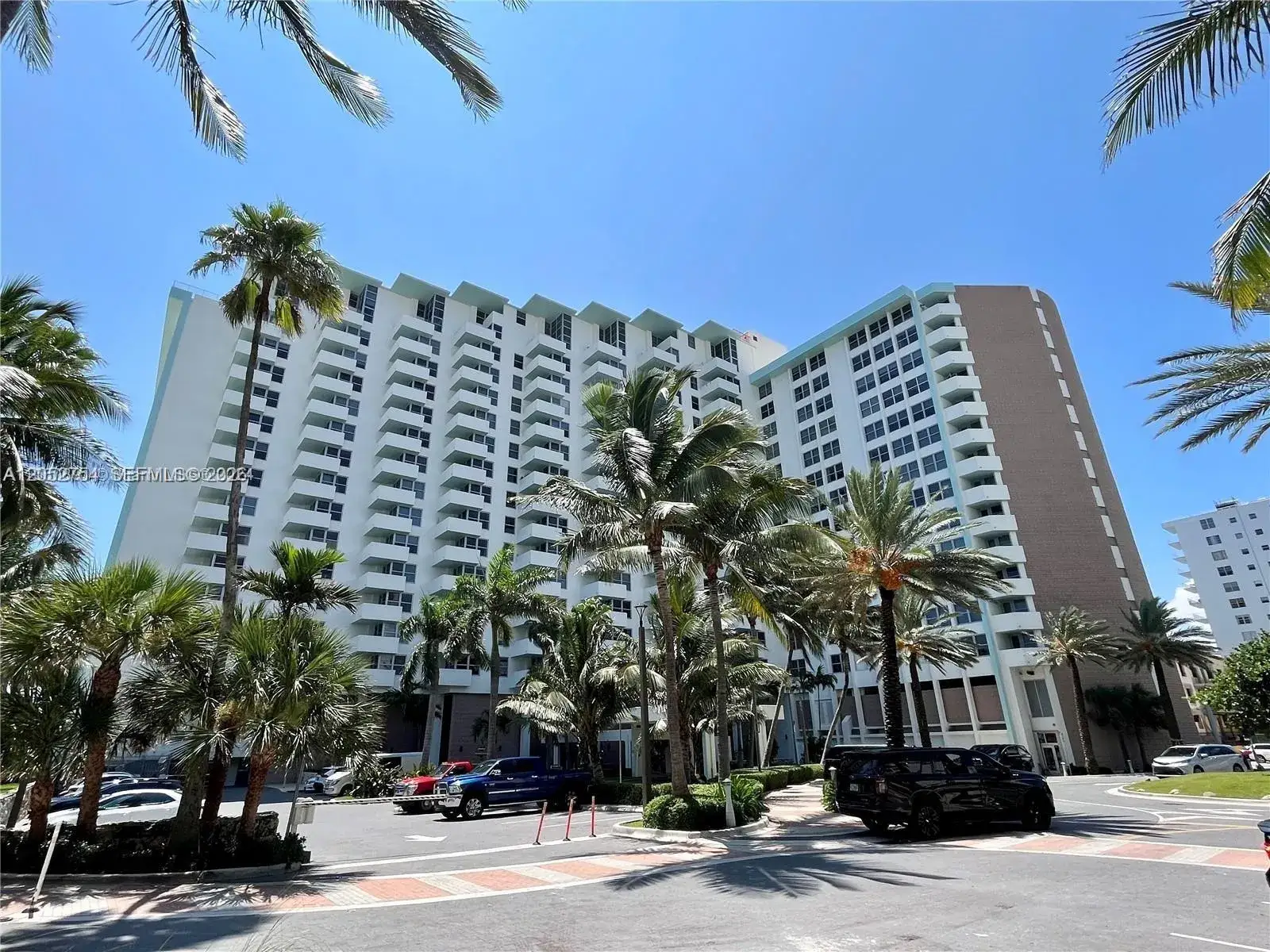 1 bedroom 1 bath Residential for sale at 2899 Collins Ave # 724, Miami Beach FL 33140