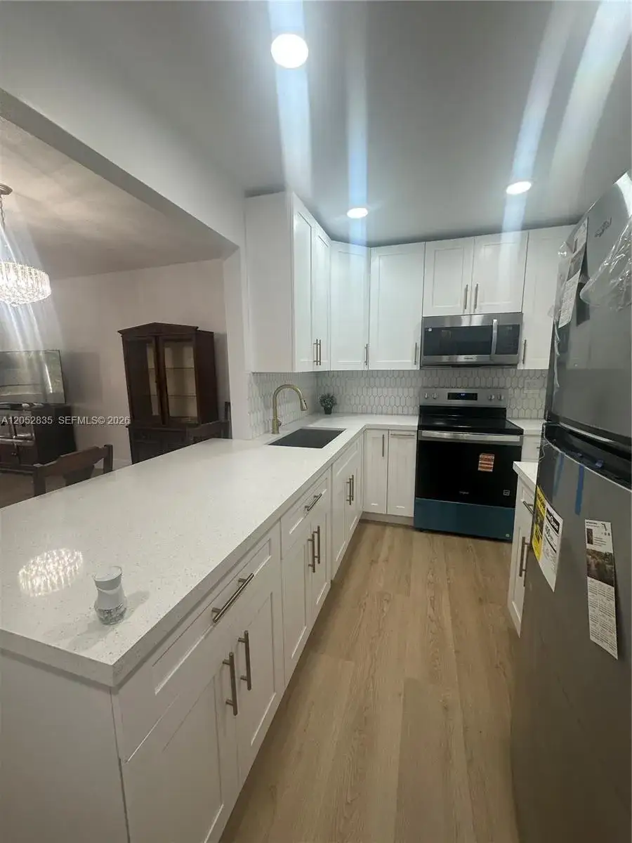 1 bedroom 1 bath Residential Lease for rent at 9175 SW 77th Ave # 304, Miami FL 33156