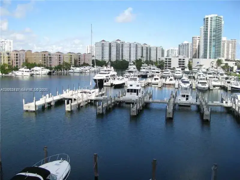 1 bedroom 1 bath Residential Lease for rent at 19355 TURNBERRY WY # 22C, Aventura FL 33180