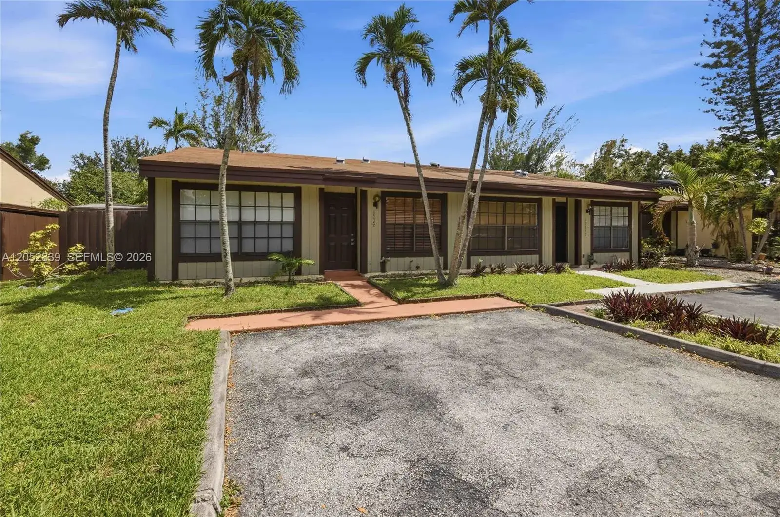 2 bedroom 2 bath Residential for sale at 10680 Cherry Ave, Pembroke Pines FL 33026