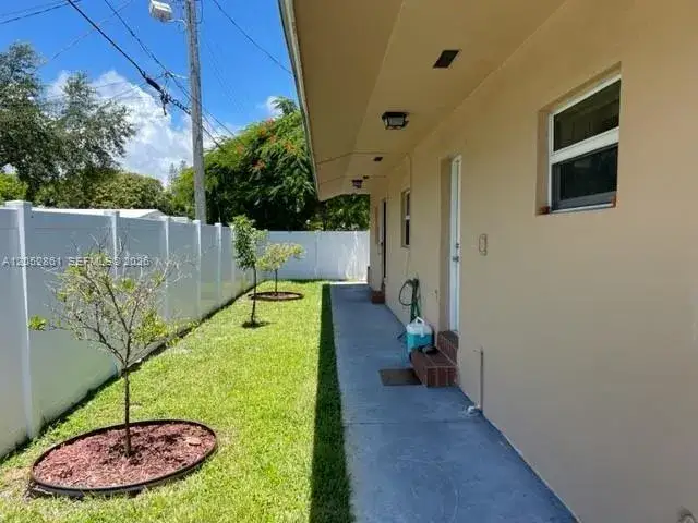 1 bedroom 1 bath Residential Lease for rent at 1912 Jefferson St # 2, Hollywood FL 33020