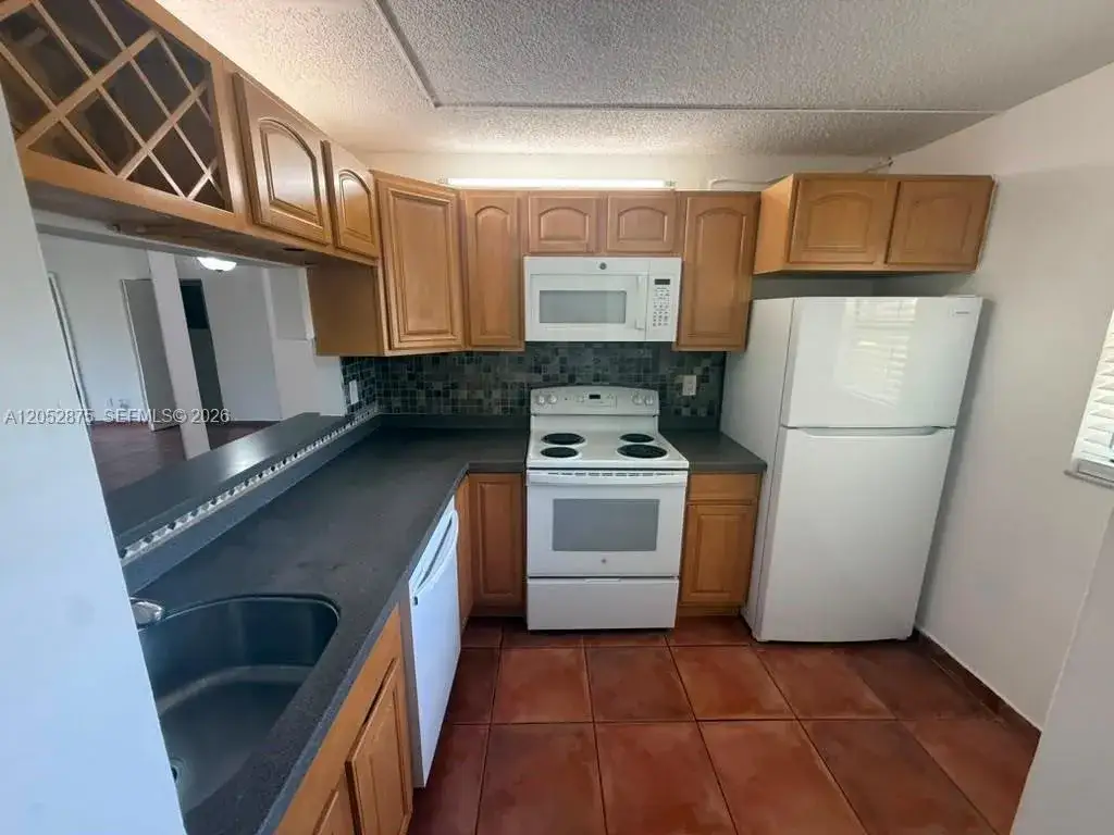 2 bedroom 2 bath Residential Lease for rent at 3399 Foxcroft Rd # 104, Miramar FL 33025