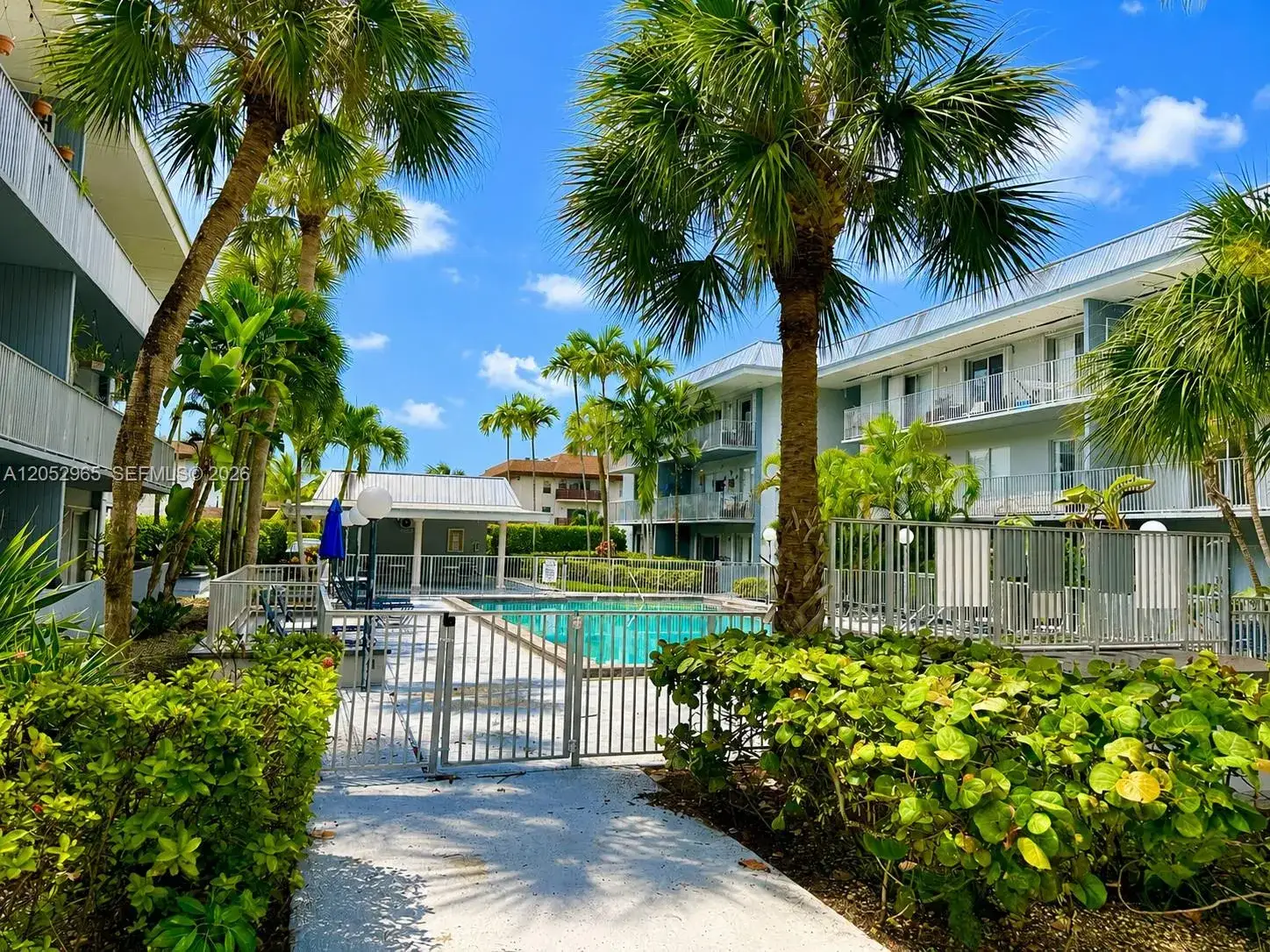 3 bedroom 2 bath Residential Lease for rent at 7401 SW 82nd St # 303S, Miami FL 33143