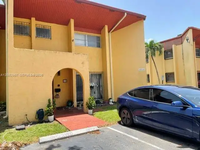 3 bedroom 3 bath Residential Lease for rent at 13721 SW 84th St # G, Miami FL 33183