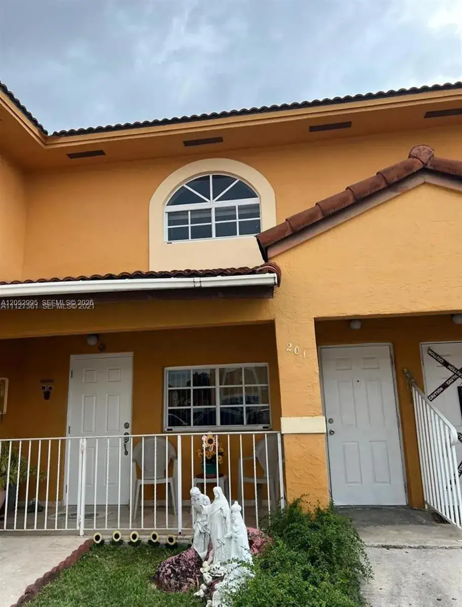 3 bedroom 2 bath Residential Lease for rent at 7818 W 34th Ln # 201, Hialeah FL 33018
