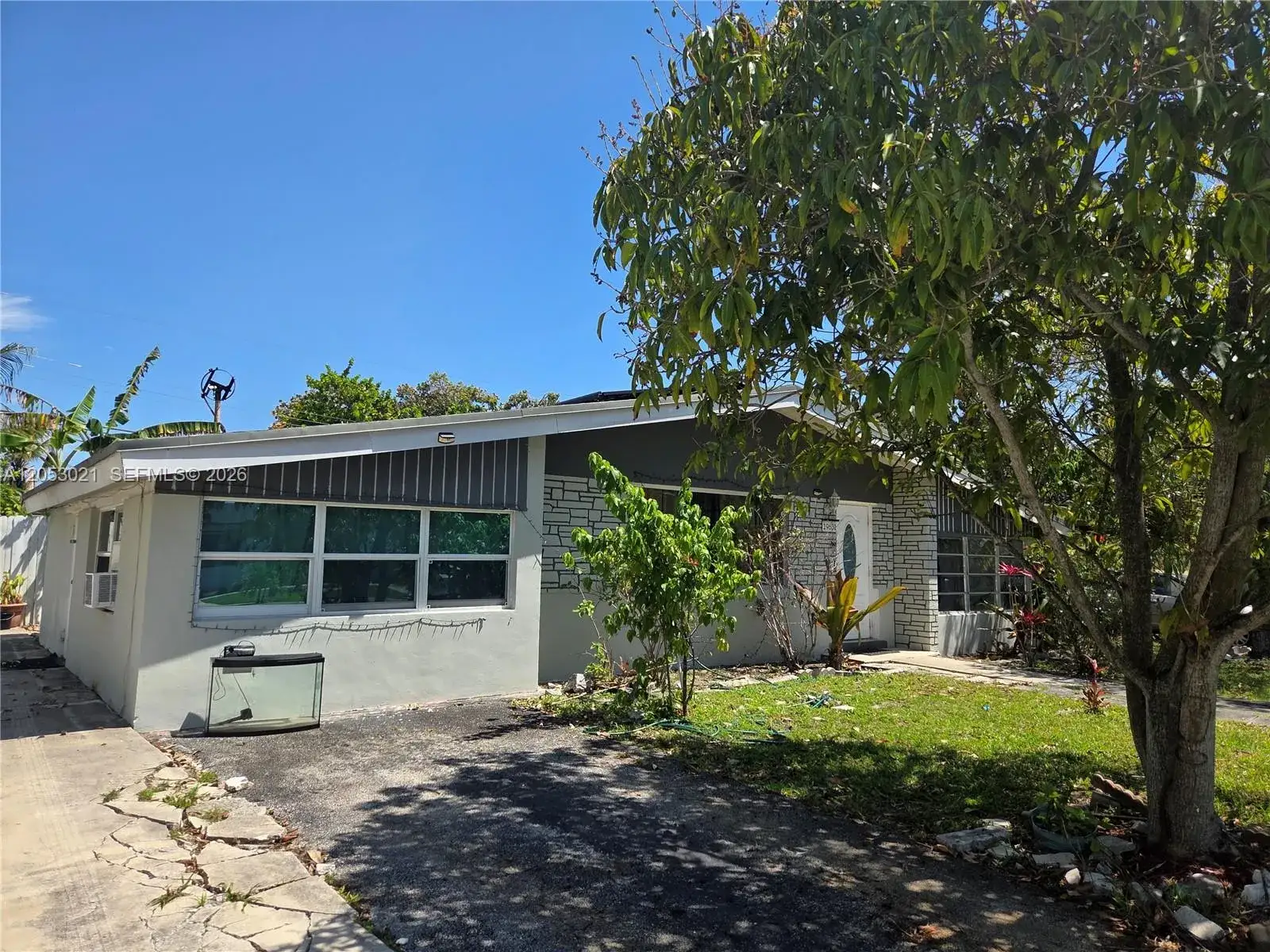 1 bedroom 1 bath Residential Lease for rent at 19631 NE 12th Ct, Miami FL 33179