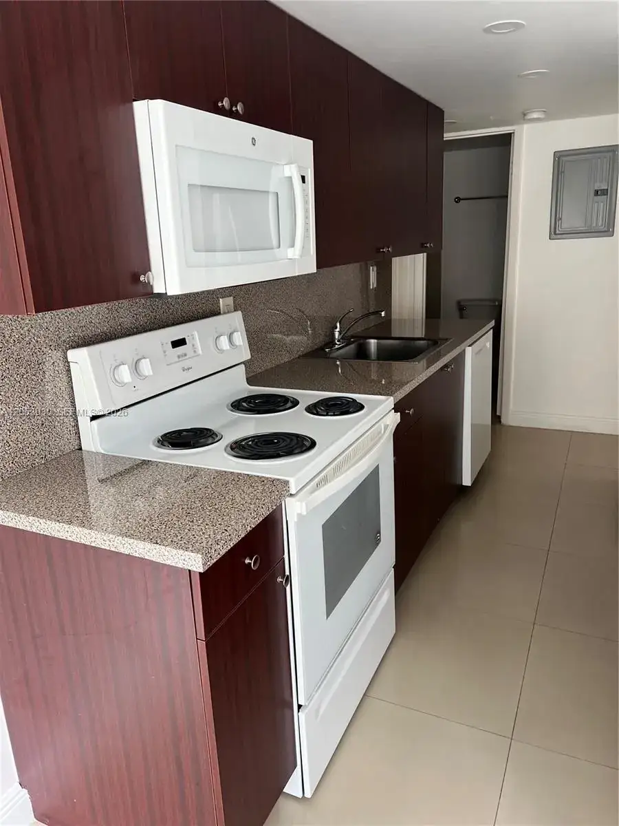 1 bedroom 1 bath Residential Lease for rent at 9310 W Flagler St # 115A, Miami FL 33174