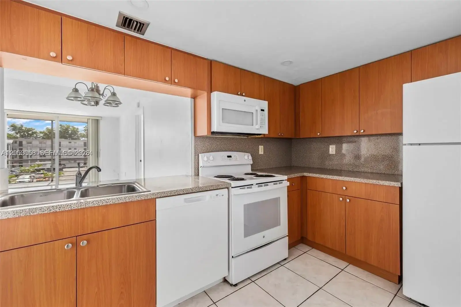3 bedroom 2 bath Residential Lease for rent at 14185 SW 87th St # 305, Miami FL 33183