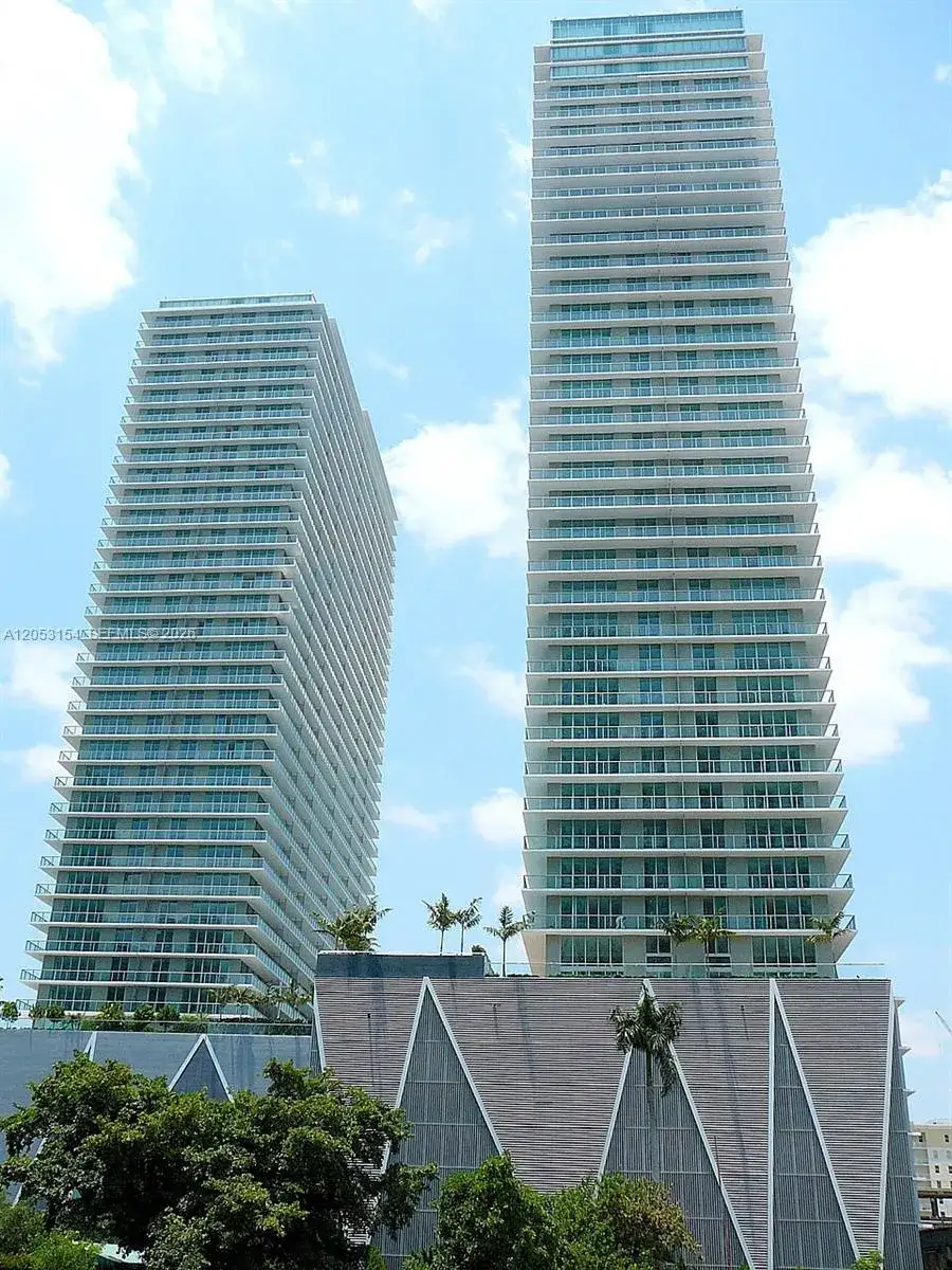 1 bedroom 1 bath Residential Lease for rent at 1111 SW 1st Ave # 20234N, Miami FL 33130