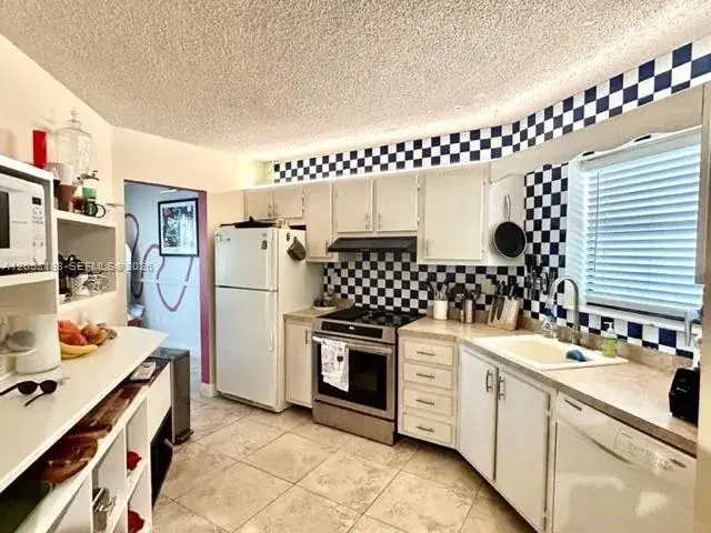 2 bedroom 2 bath Residential for sale at 6555 W Broward Blvd # 306, Plantation FL 33317