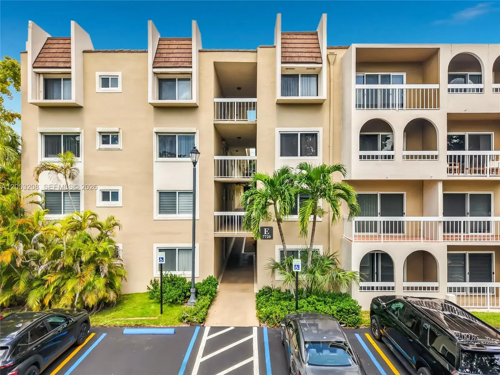 1 bedroom 1 bath Residential for sale at 7722 Camino Real # E304, Miami FL 33143