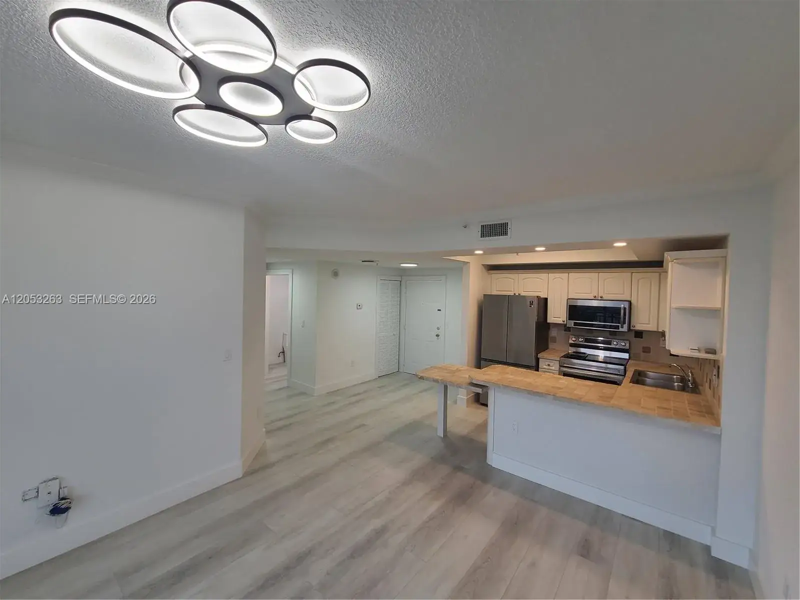 1 bedroom 1 bath Residential Lease for rent at 3500 Coral Way # 812, Miami FL 33145