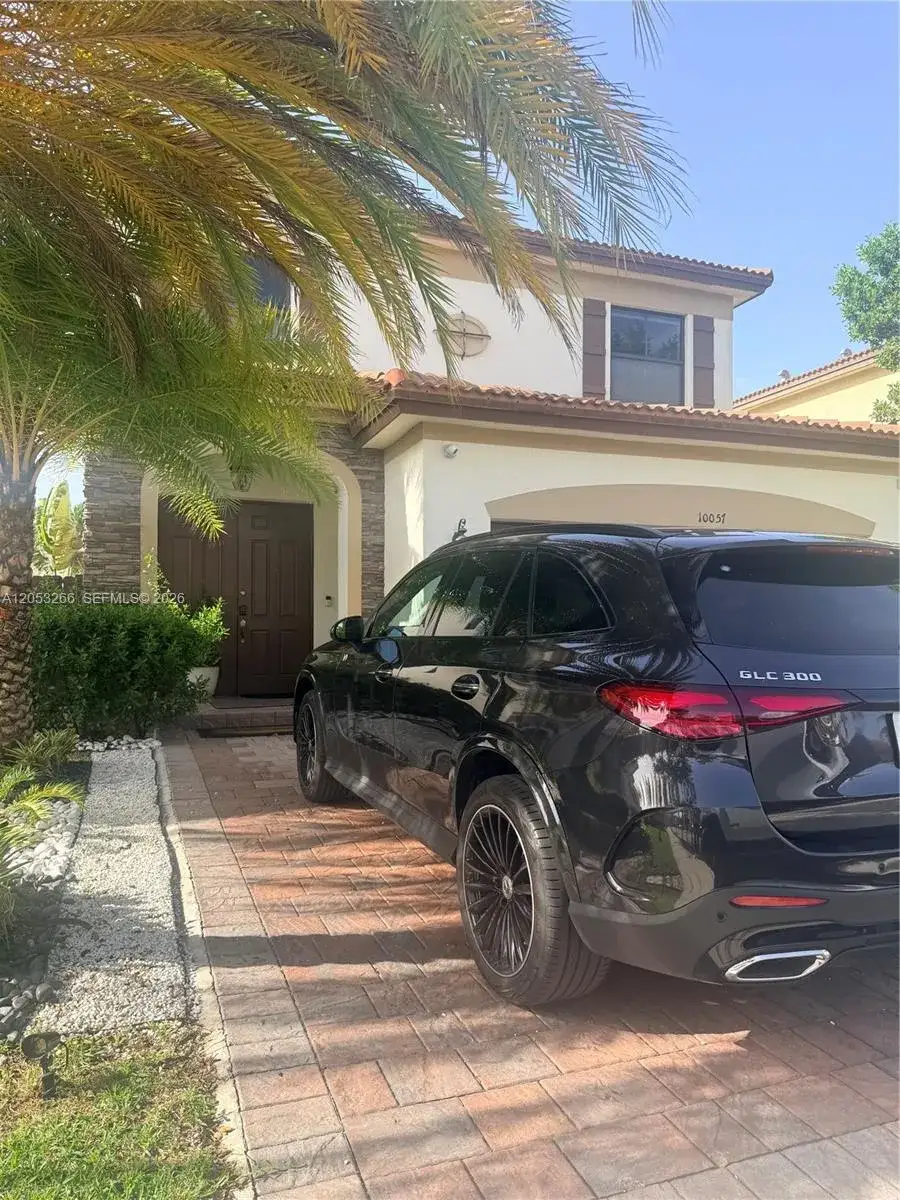 4 bedroom 3 bath Residential Lease for rent at 10057 NW 88th Ter, Doral FL 33178