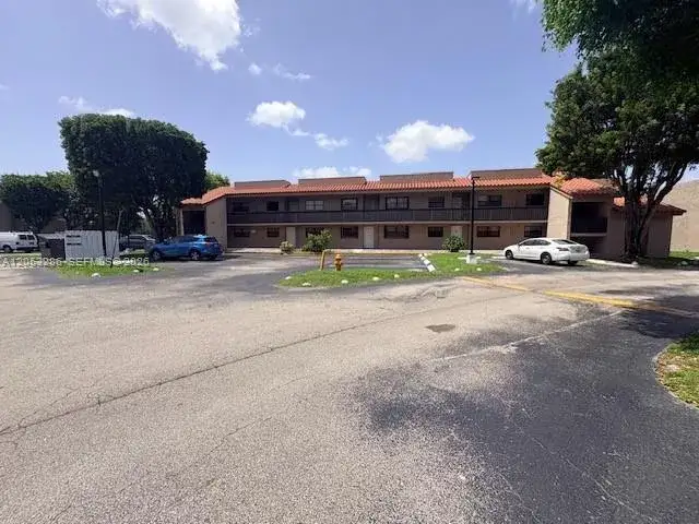 2 bedroom 1 bath Residential Lease for rent at 220 W Park Dr # 3, Miami FL 33172