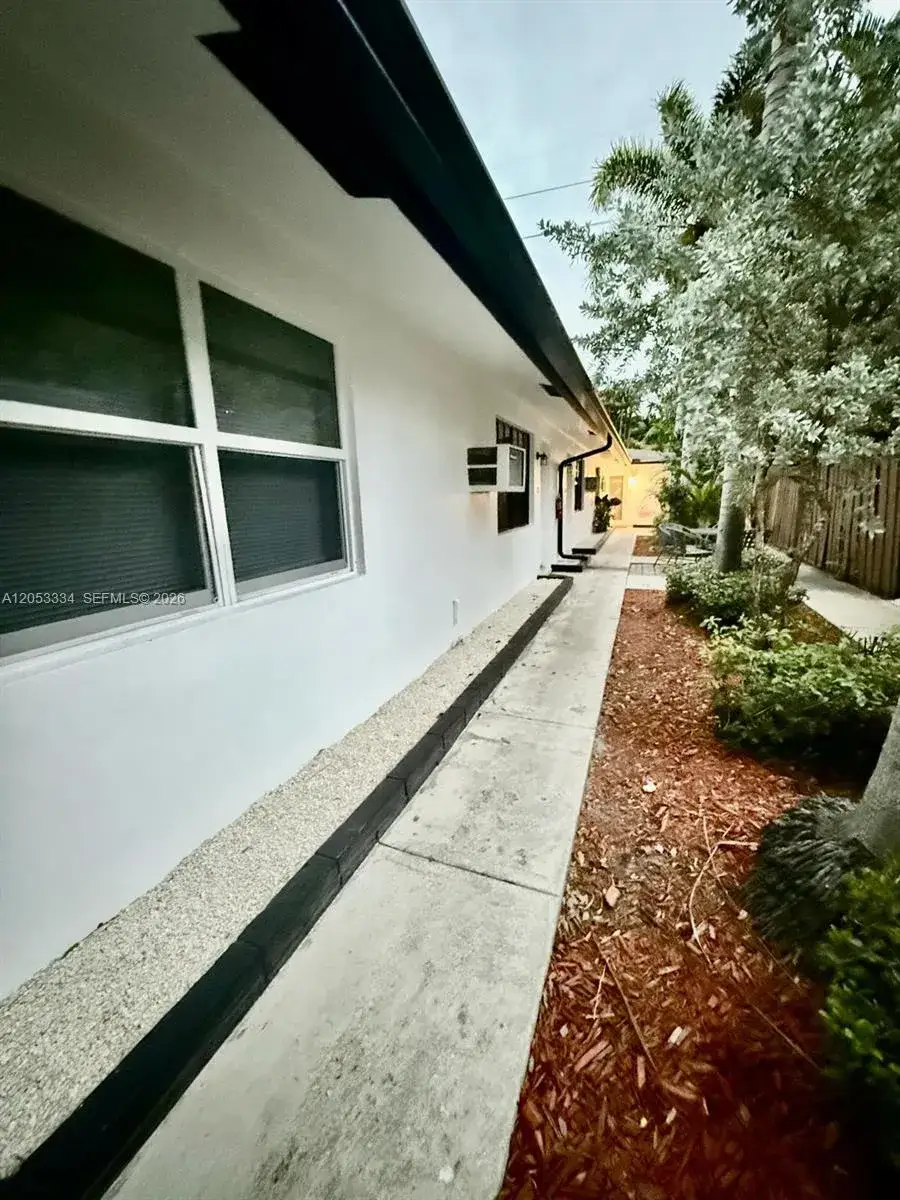 1 bedroom 1 bath Residential Lease for rent at 1240 NE 12th Ave # 5, Fort Lauderdale FL 33304