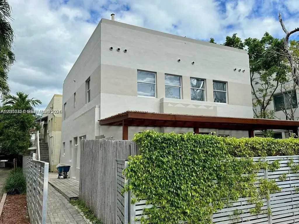 2 bedroom 1 bath Residential Lease for rent at 833 W 39th St # 2, Miami Beach FL 33140