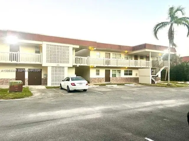 1 bedroom 1 bath Residential Lease for rent at 4165 SW 67th Ave # 206B, Davie FL 33314
