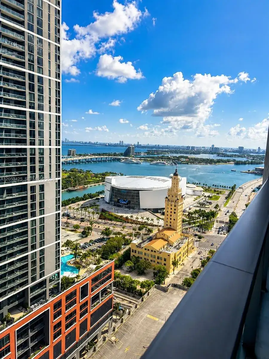 1 bedroom 2 bath Residential Lease for rent at 121 NE 5th St # 3411, Miami FL 33132