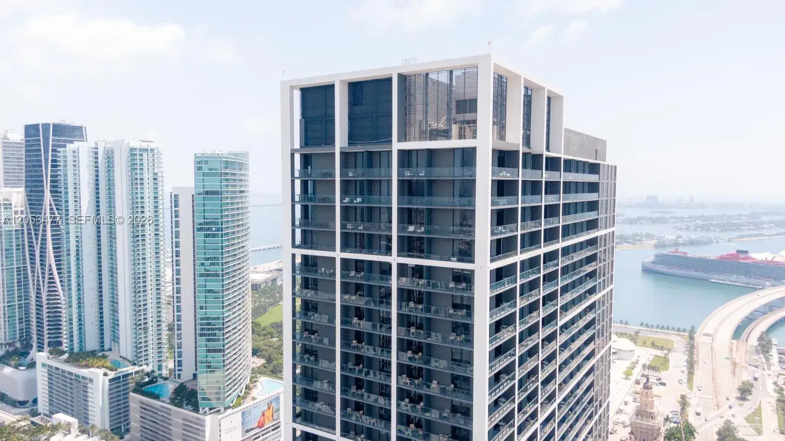 1 bedroom 1 bath Residential Lease for rent at 159 NE 6th St # 4704, Miami FL 33132