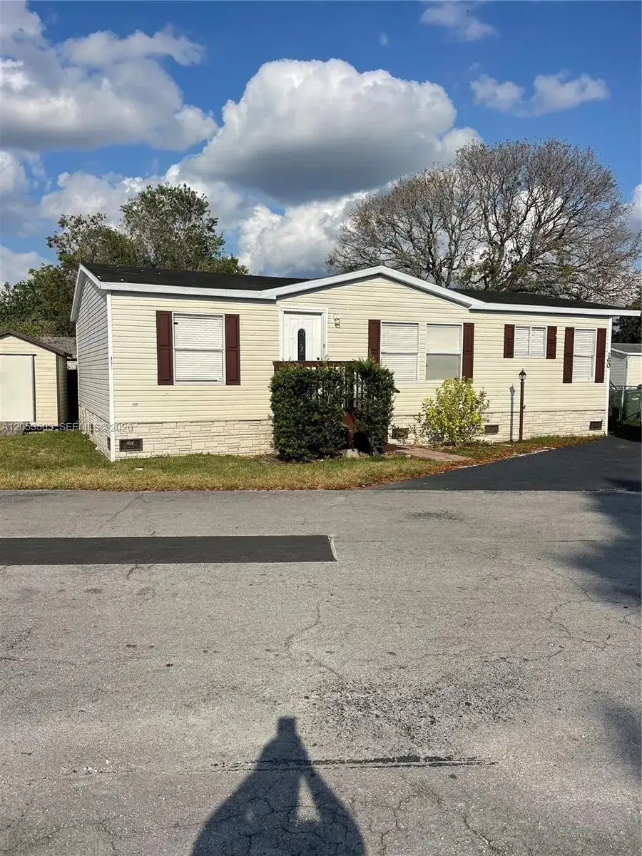 3 bedroom 2 bath Residential for sale at 220 NE 12th Ave LOT 160, Homestead FL 33030