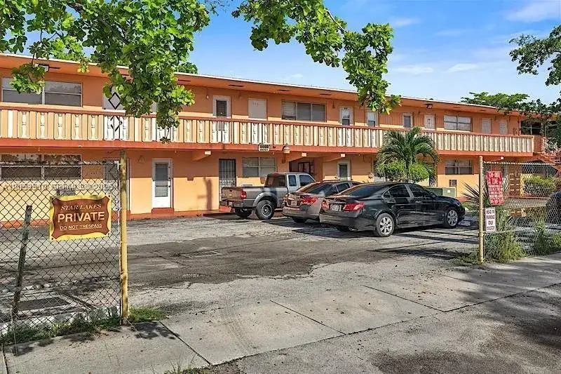 1 bedroom 1 bath Residential for sale at 19000 NE 3rd Ct # 405, Miami FL 33179