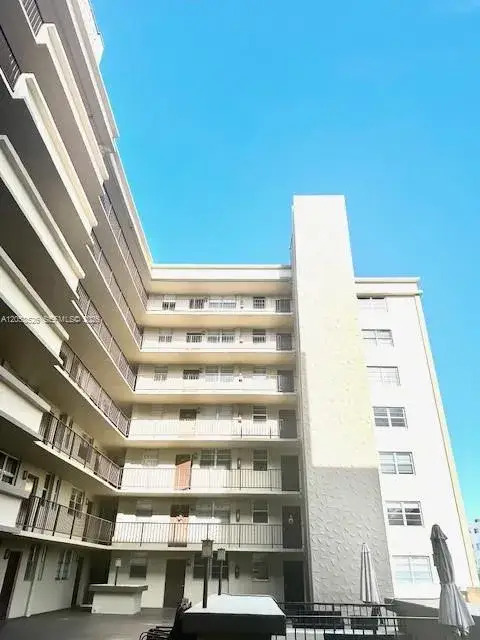 2 bedroom 2 bath Residential for sale at 1811 Jefferson St # 210, Hollywood FL 33020