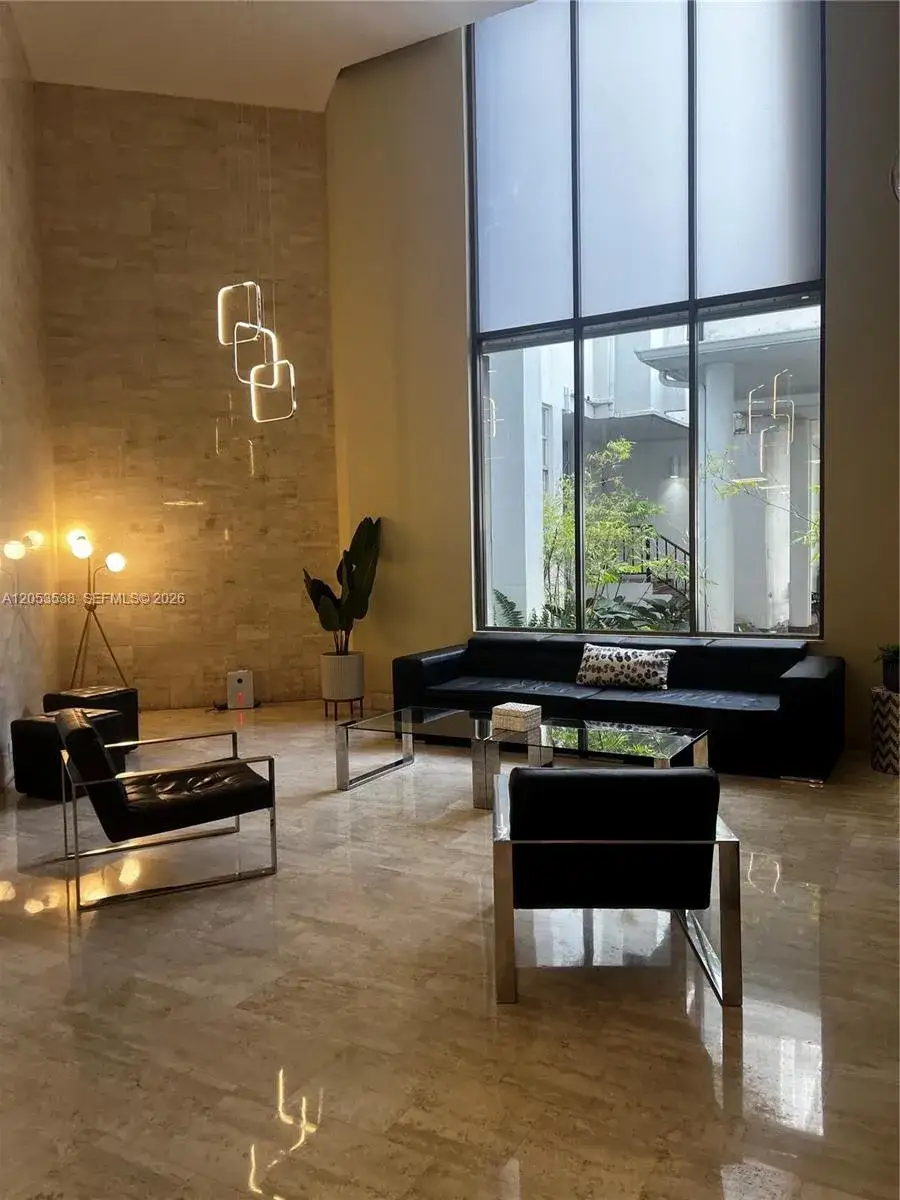 1 bedroom 1 bath Residential for sale at 2750 NE 183rd St # 807, Aventura FL 33160