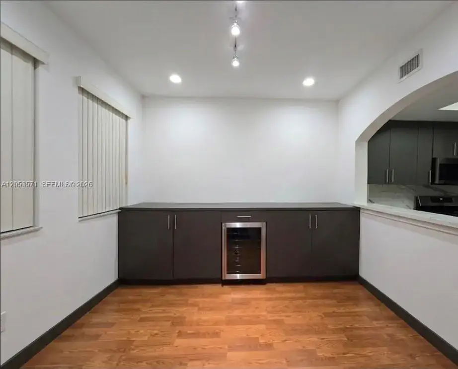 3 bedroom 2 bath Residential Lease for rent at 8936 W Flagler St # 204, Miami FL 33174