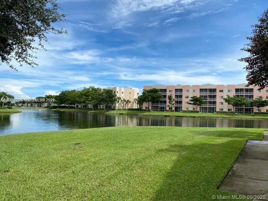 1 bedroom 1 bath Residential Lease for rent at 7980 N Nob Hill Rd # 102, Tamarac FL 33321
