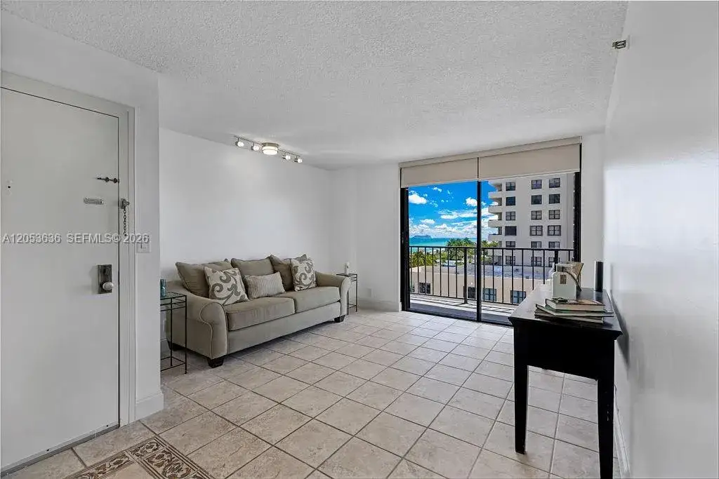 1 bedroom 1 bath Residential Lease for rent at 2625 Collins Ave # 702, Miami Beach FL 33140