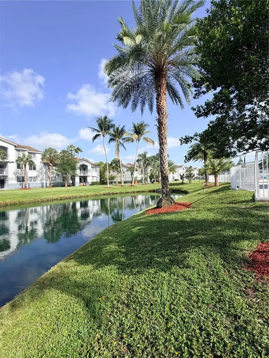 3 bedroom 2 bath Residential for sale at 2640 S University Dr # 101, Davie FL 33328