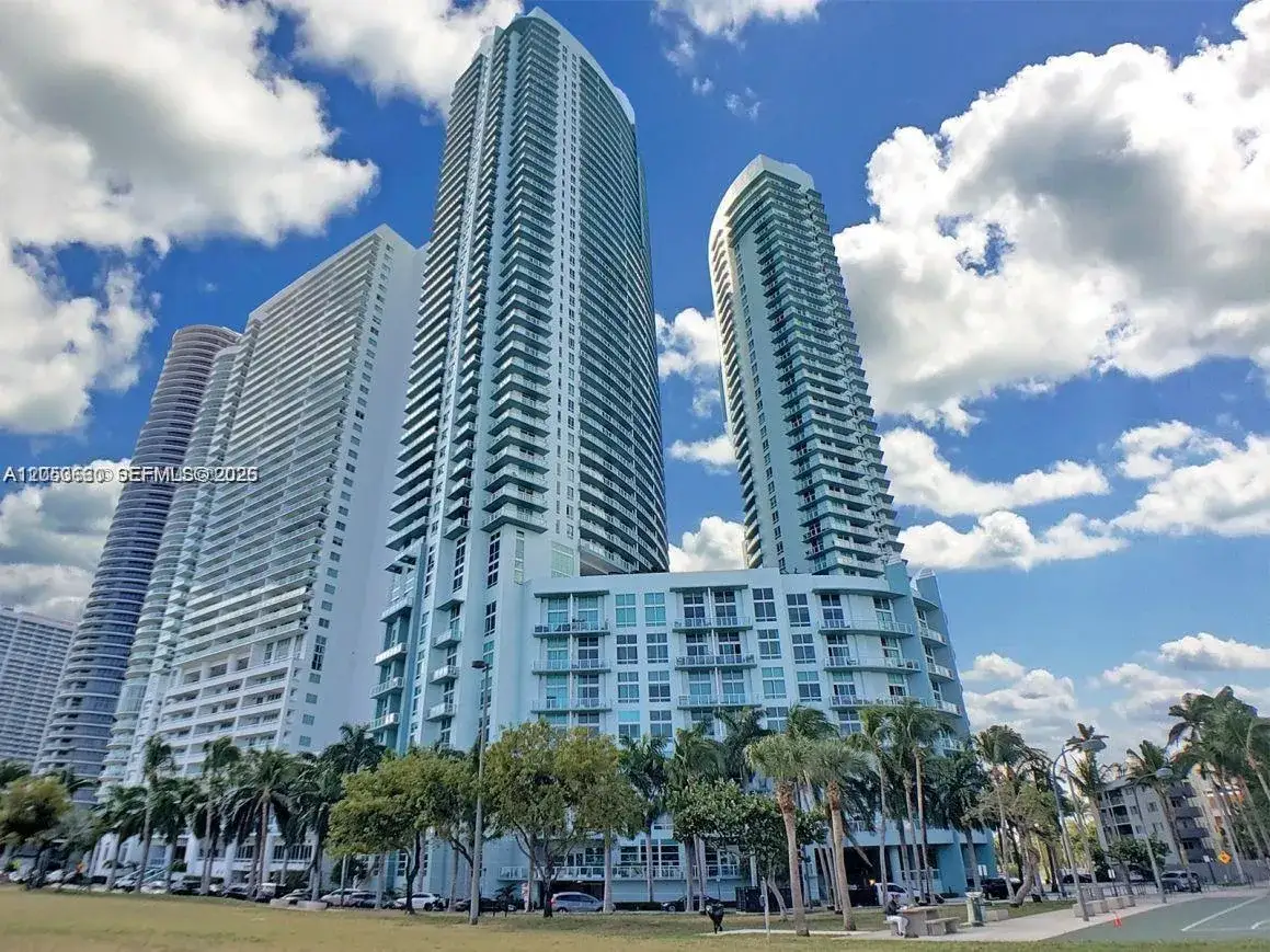 1 bedroom 1 bath Residential Lease for rent at 1900 N Bayshore Dr # 3807, Miami FL 33132