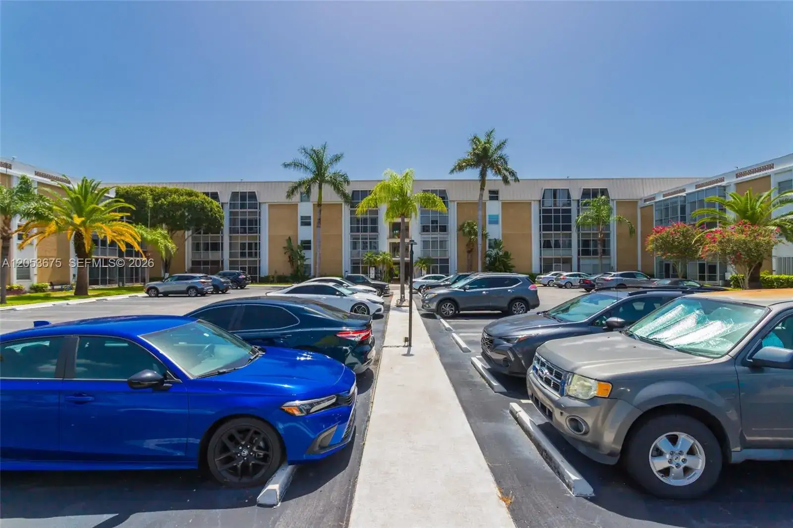 1 bedroom 1 bath Residential for sale at 3000 NE 16th Ave # 405, Oakland Park FL 33334