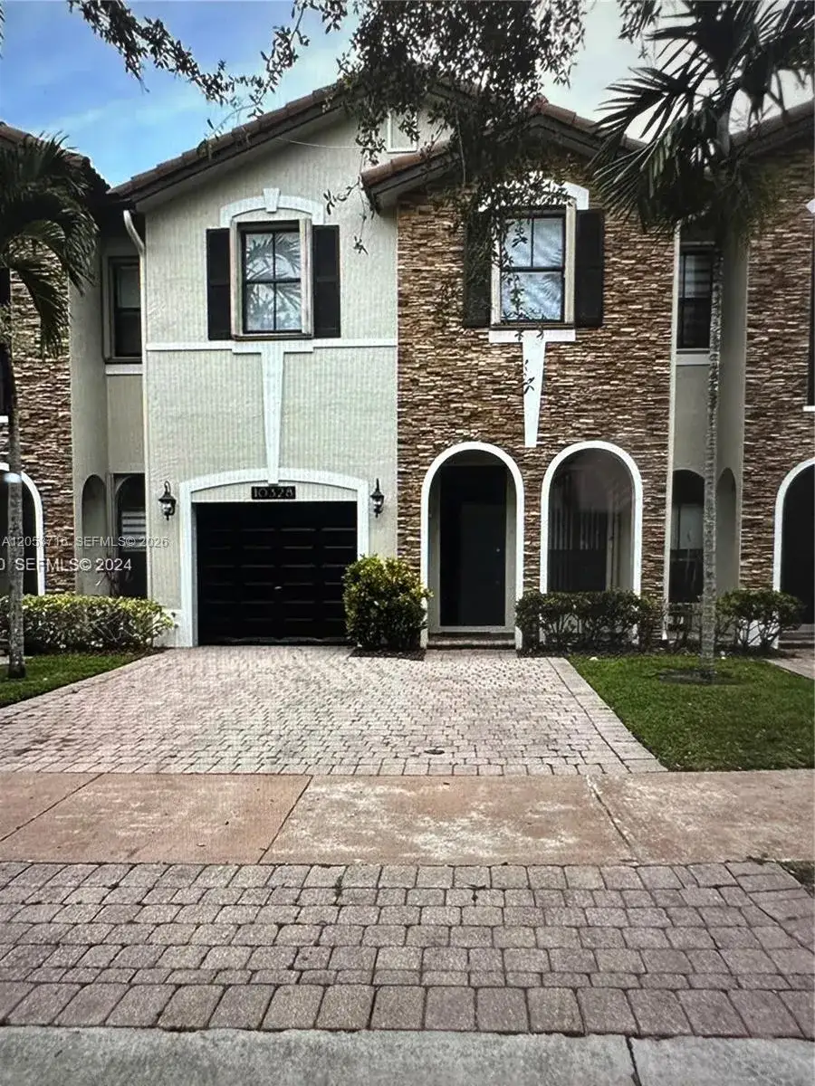 4 bedroom 2 bath Residential Lease for rent at 10328 NW 31st Ter, Doral FL 33172