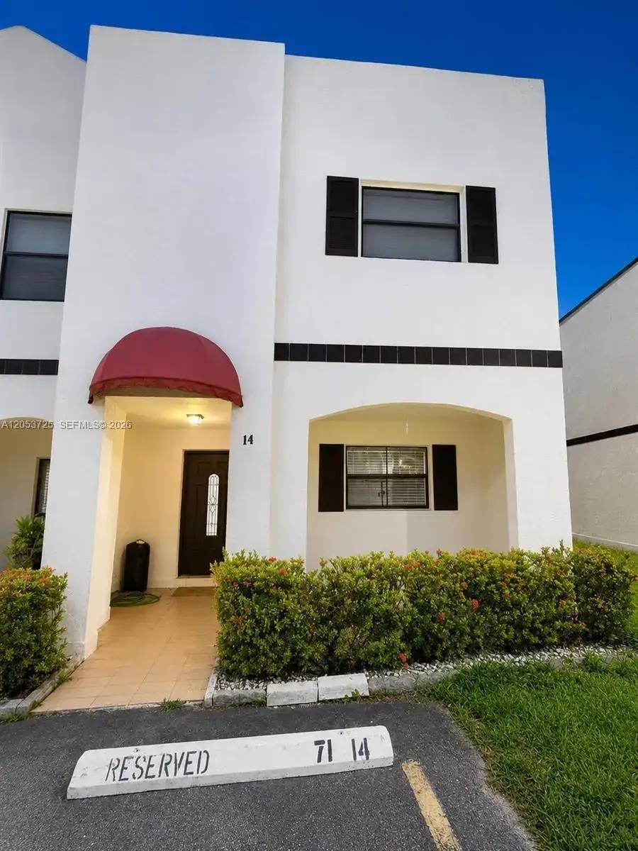 3 bedroom 2 bath Residential Lease for rent at 10871 NW 7th St # 24, Miami FL 33172