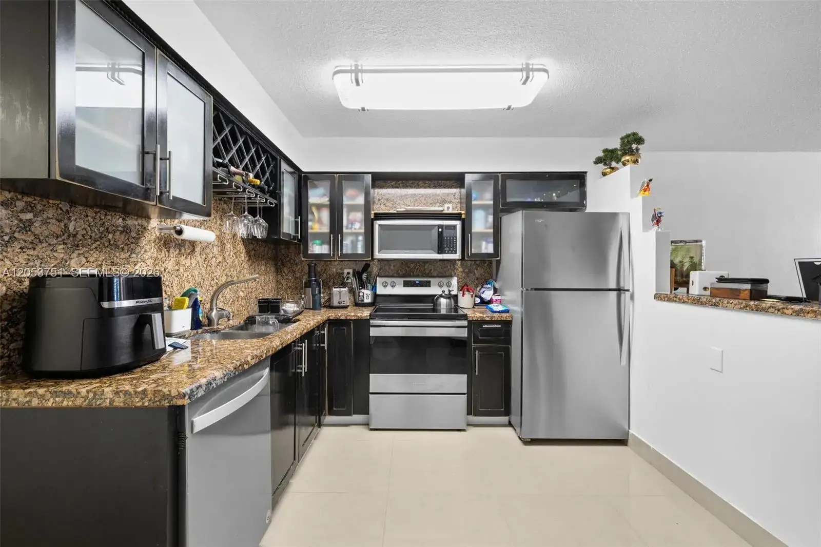 1 bedroom 1 bath Residential Lease for rent at 4011 N Meridian Ave # 38, Miami Beach FL 33140