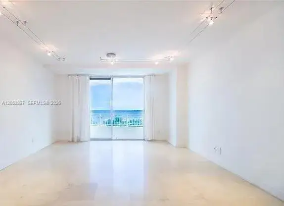 1 bedroom 1 bath Residential Lease for rent at 770 Claughton Island Dr # 1008, Miami FL 33131