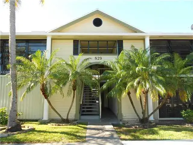 3 bedroom 2 bath Residential Lease for rent at 829 NE 199th St # 204, Miami FL 33179